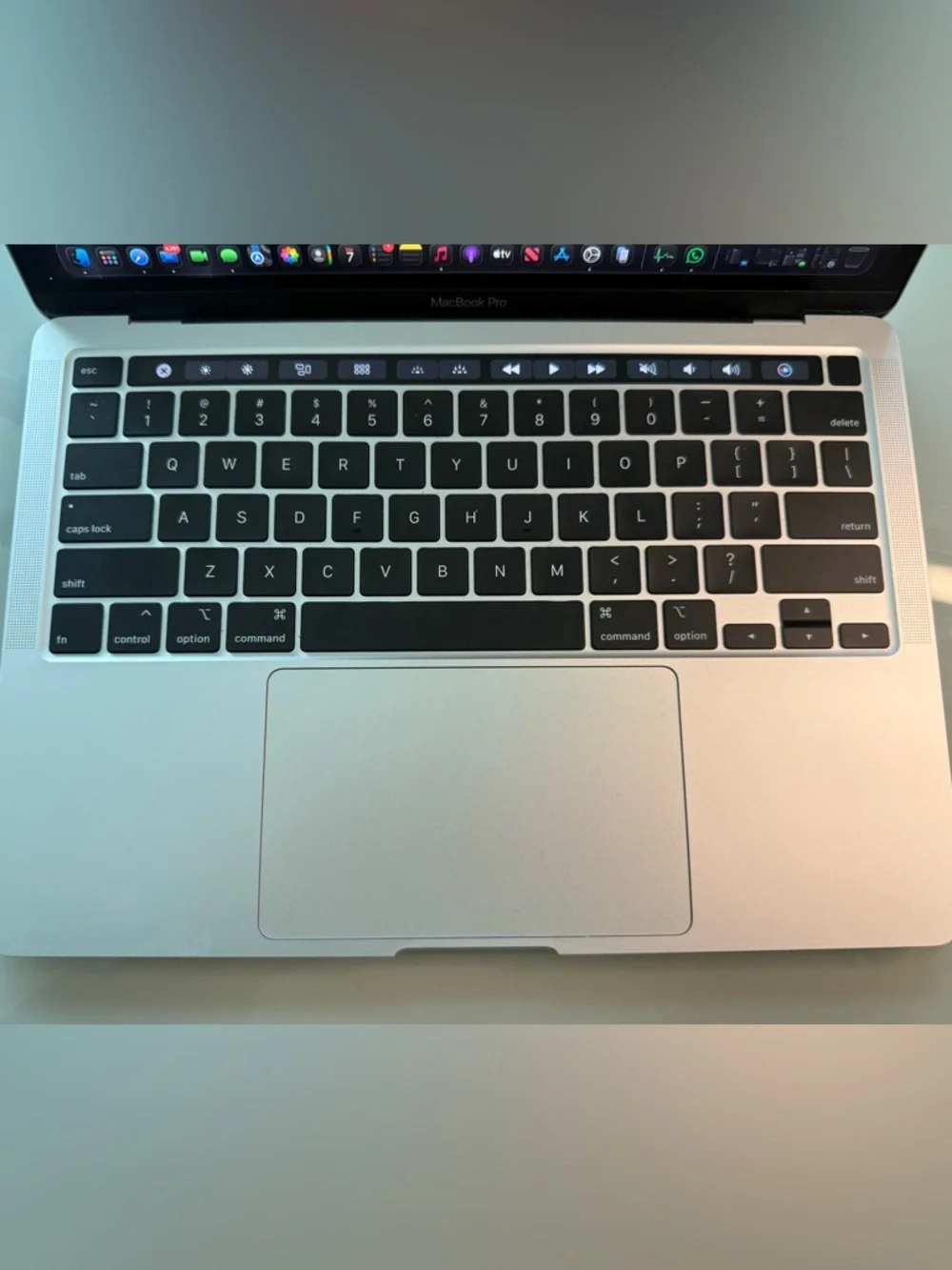MacBook Pro 13 inch 2020 4 thunderbolt (USB C) intel i5 - Picture 5 of 9